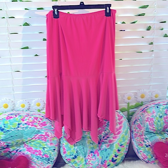 Sunny pink stretchy skirt with satin ribbon and flirty hem - Picture 3 of 5